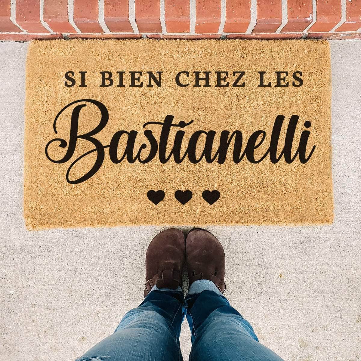 Si Bien Chez Les "There's No Place Like Home" - French Personalized Names Doormat